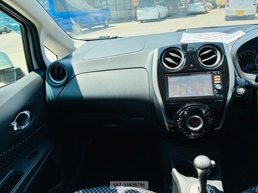 Nissan NOTE 2013-11 7472685-16