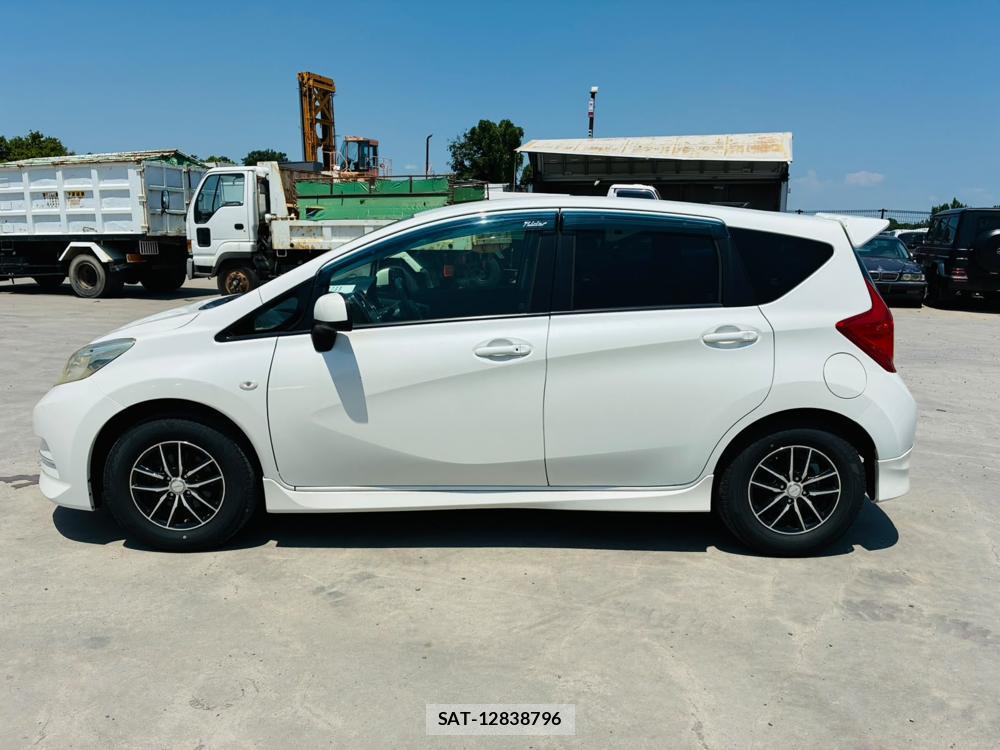 Nissan NOTE 2013-11 7472685-1