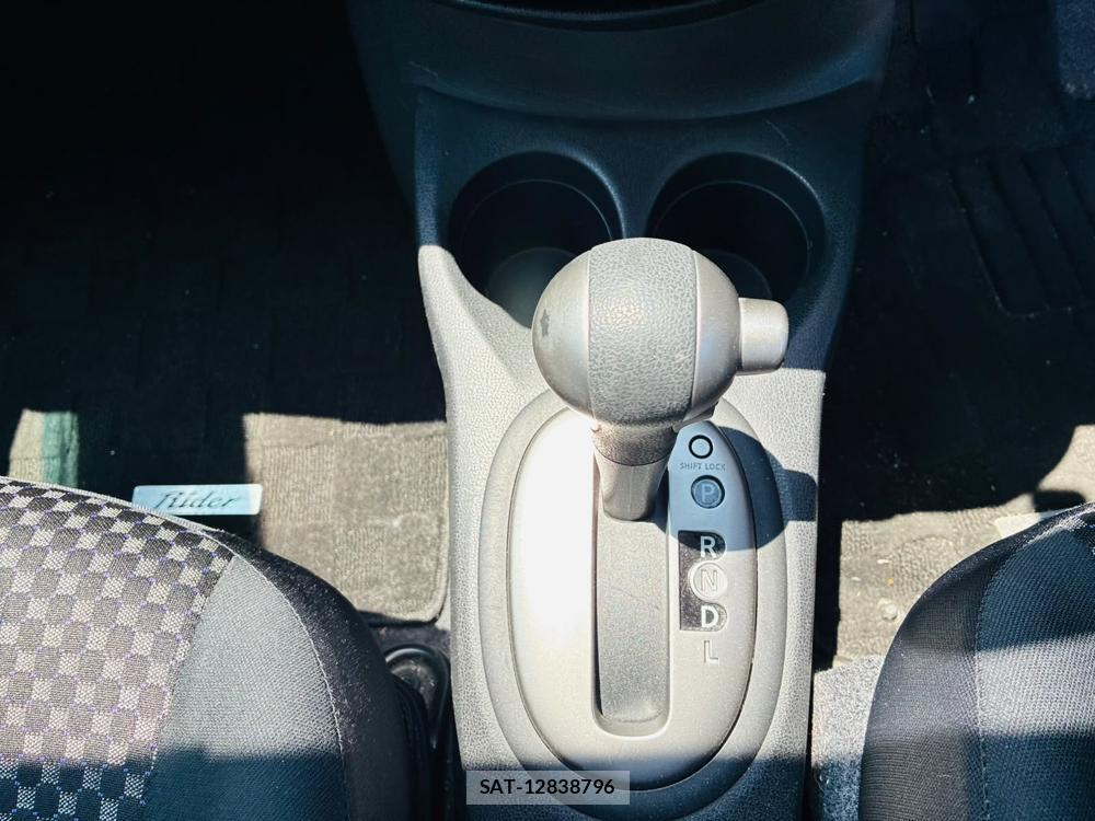 Nissan NOTE 2013-11 7472685-19