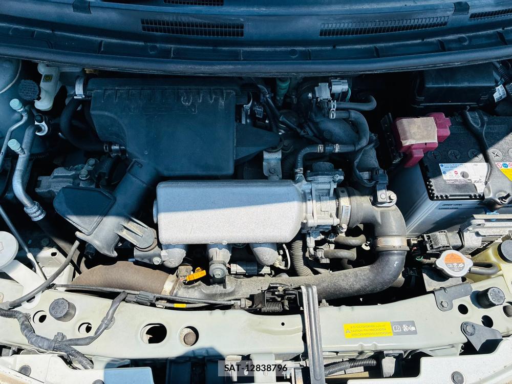 Nissan NOTE 2013-11 7472685-33