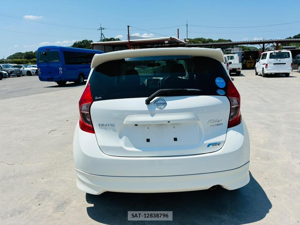 Nissan NOTE 2013-11 7472685-3