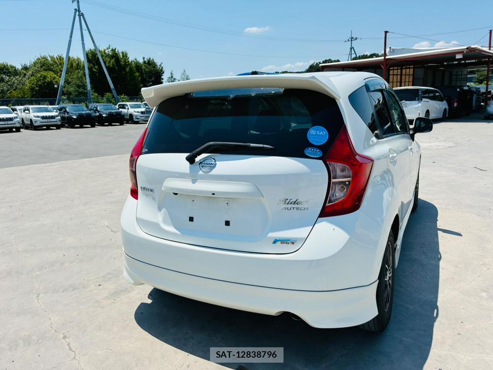 Nissan NOTE 2013-11 7472685-4