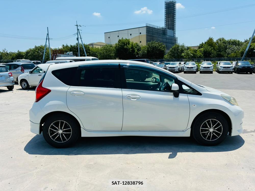 Nissan NOTE 2013-11 7472685-5