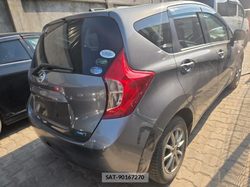 Nissan NOTE 2013-02 3533830-4