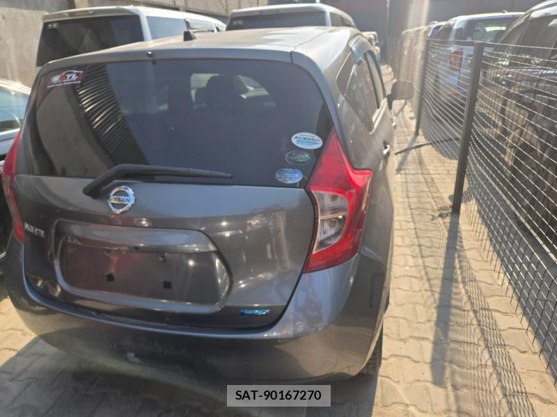 Nissan NOTE 2013-02 3533830-5