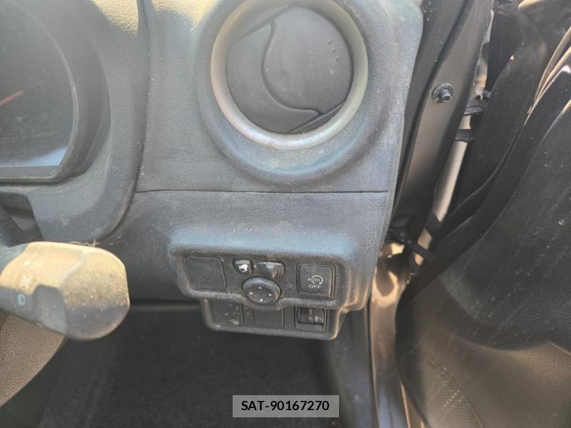 Nissan NOTE 2013-02 3533830-7