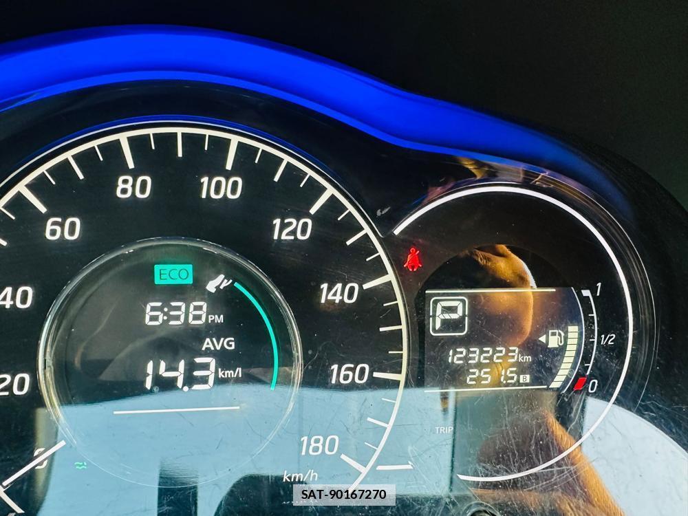 Nissan NOTE 2013-02 3533830-10