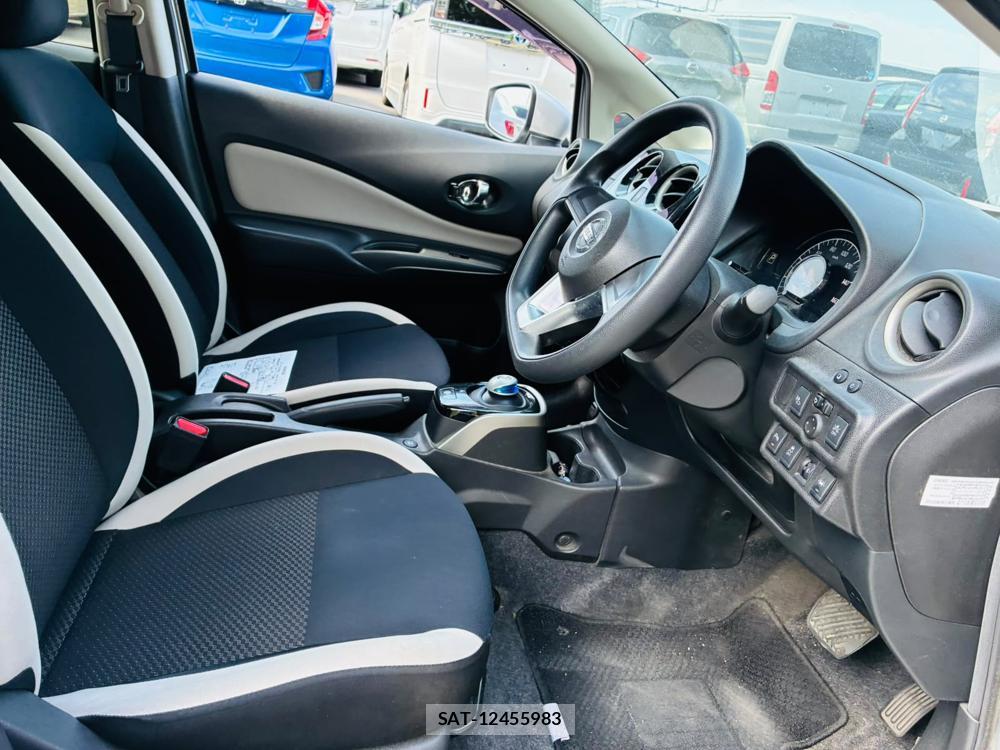 Nissan NOTE 2019-10 8120442-11