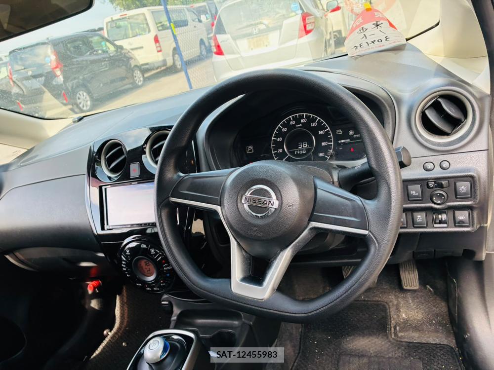 Nissan NOTE 2019-10 8120442-14