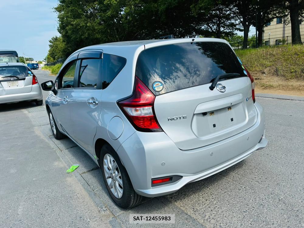 Nissan NOTE 2019-10 8120442-2