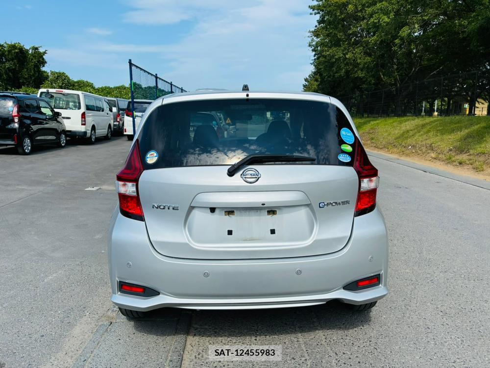 Nissan NOTE 2019-10 8120442-3