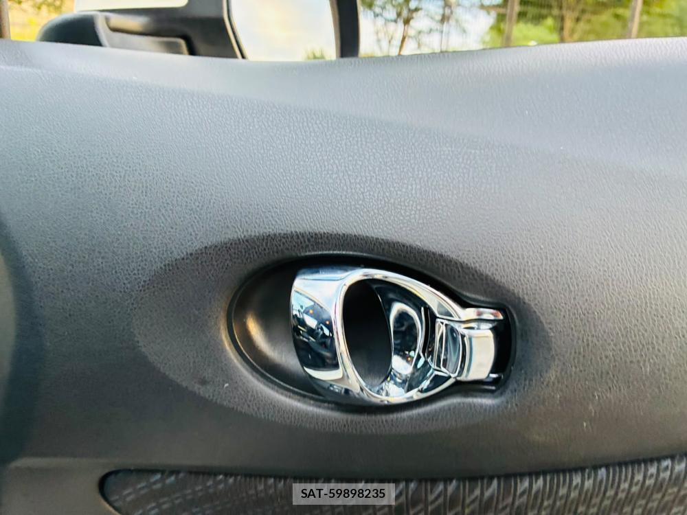 Nissan NOTE 2013-07 8169420-19