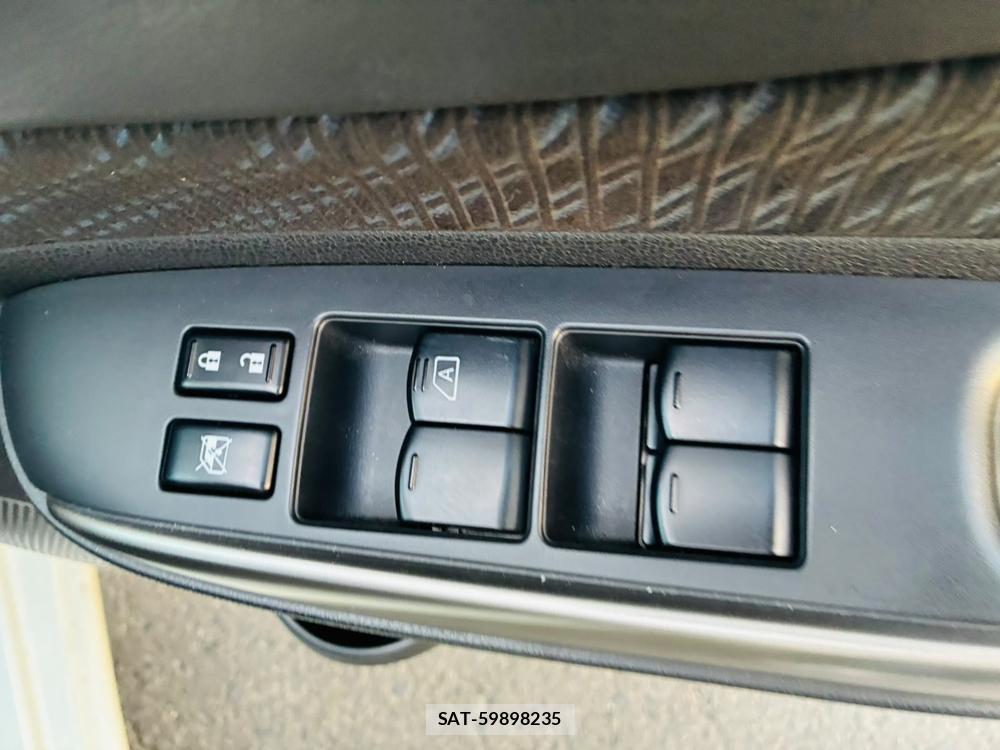 Nissan NOTE 2013-07 8169420-20