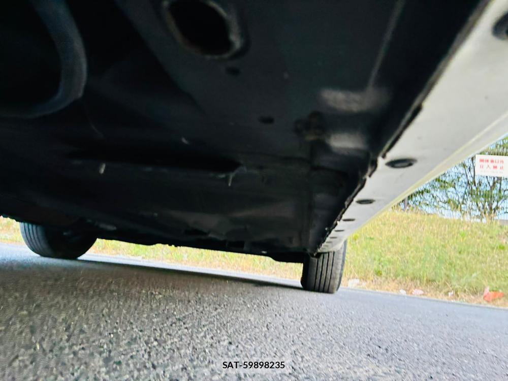 Nissan NOTE 2013-07 8169420-35