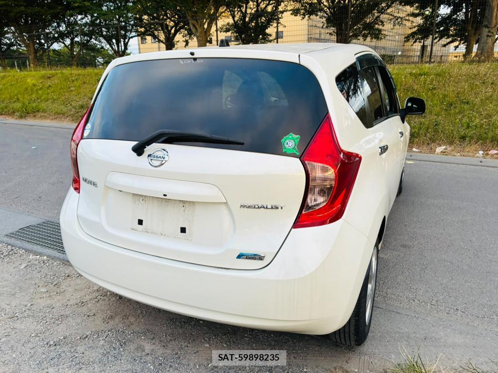 Nissan NOTE 2013-07 8169420-4