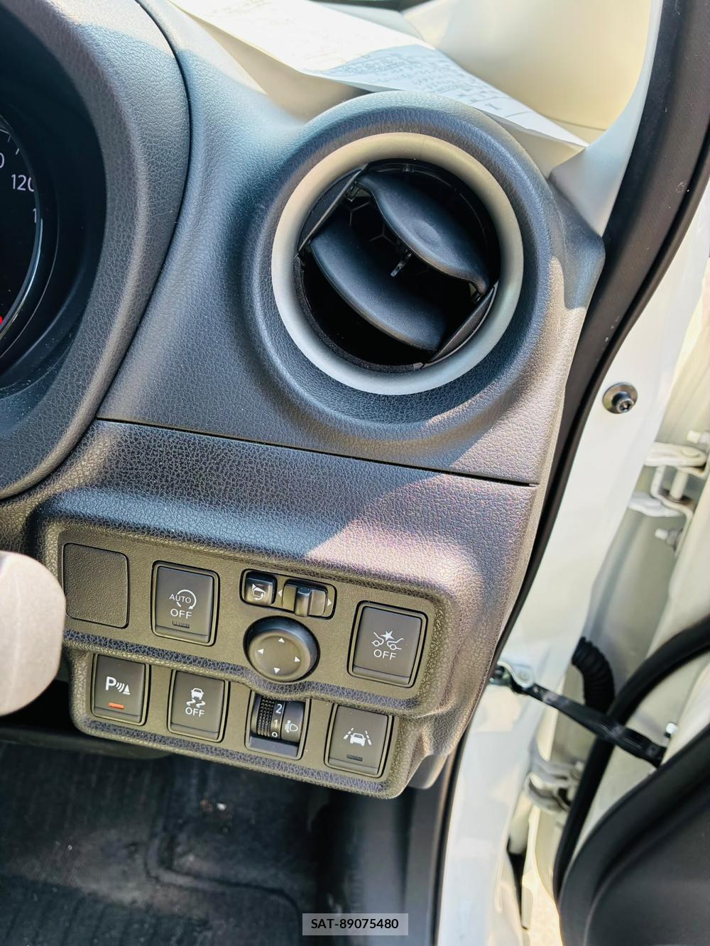 Nissan NOTE 2019-06 8363894-16