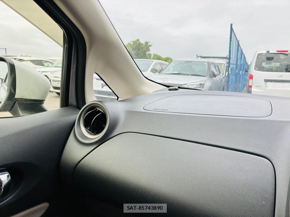 Nissan NOTE 2019-07 8663737-18