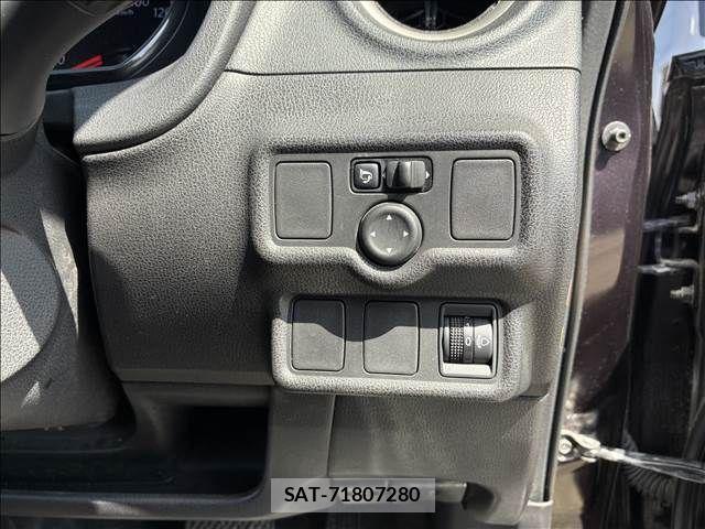 Nissan NOTE 2013-06 6613824-6