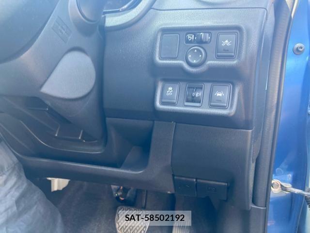 Nissan NOTE 2015-09 6910485-14