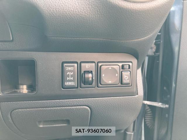 Nissan NOTE 2011-10 7222923-17