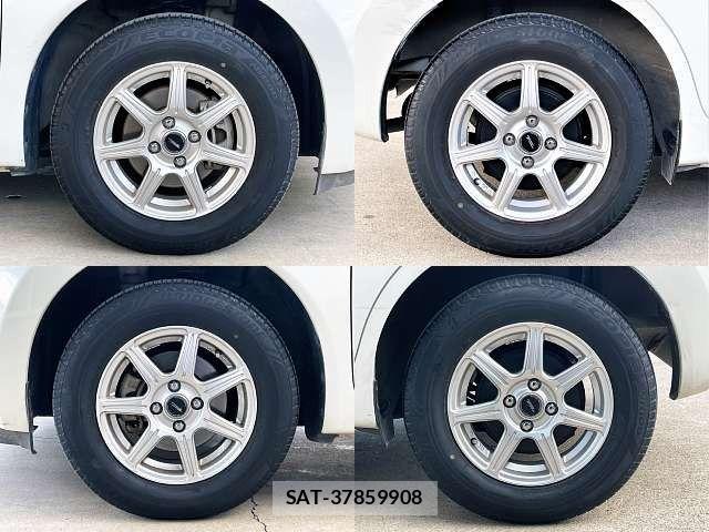 Nissan NOTE 2014-02 7215895-3