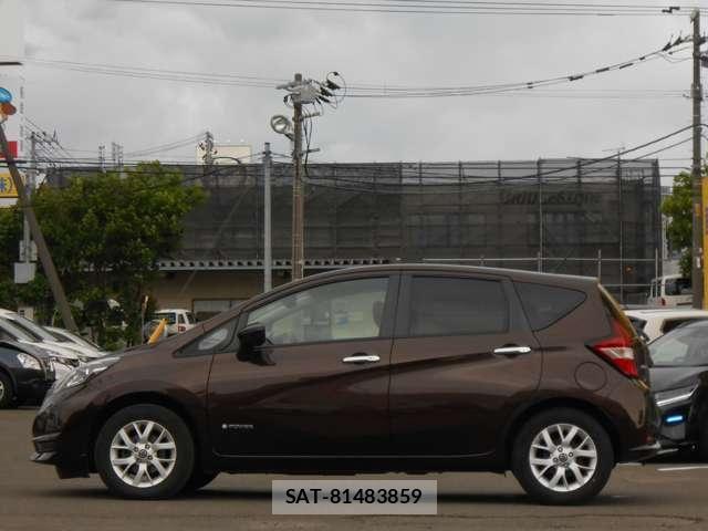 Nissan NOTE 2018-07 7456430-23