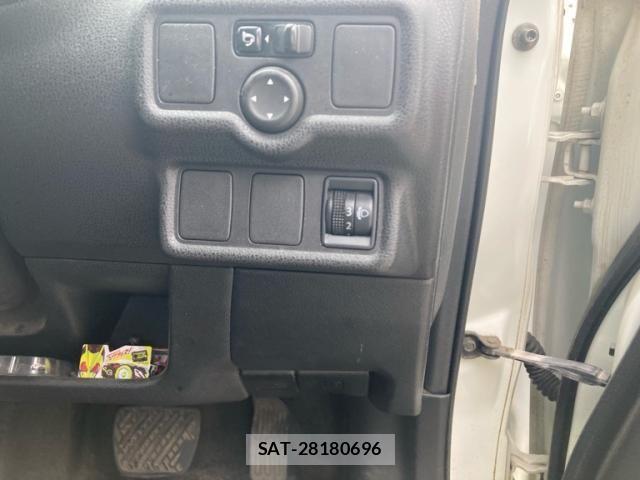 Nissan NOTE 2013-09 7726672-18