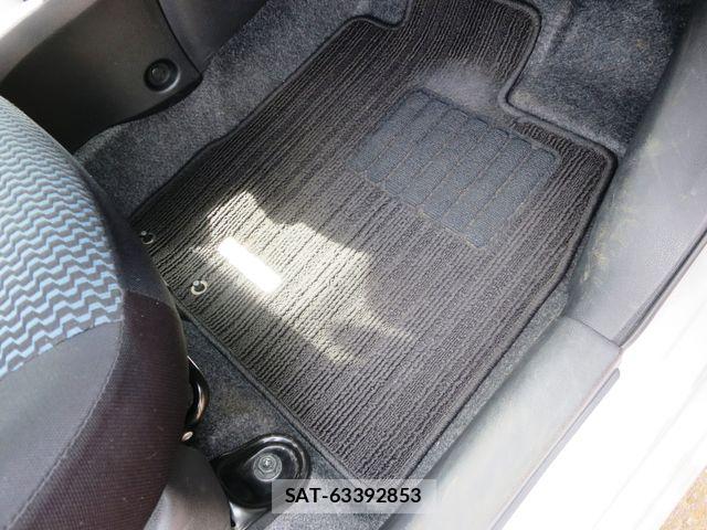 Nissan NOTE 2015-10 7903165-22