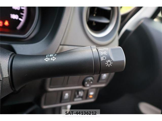 Nissan NOTE 2019-04 7963053-21