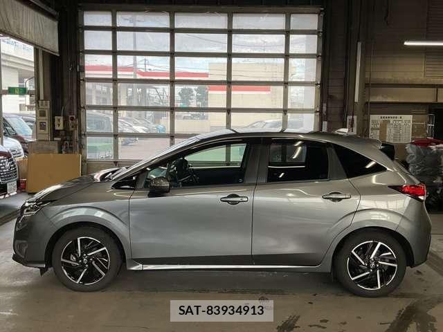 Nissan NOTE 2022-04 8074960-3