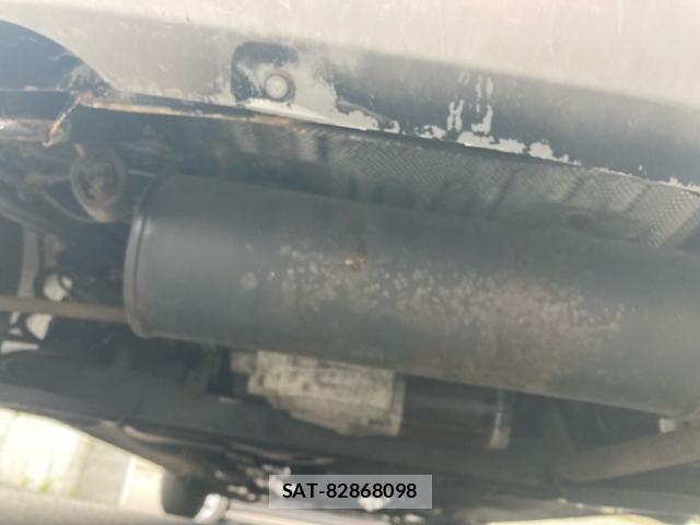 Nissan NOTE 2013-05 8100911-9