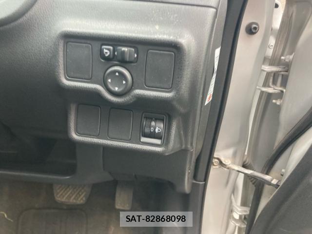 Nissan NOTE 2013-05 8100911-18