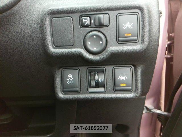 Nissan NOTE 2014-07 8158934-4