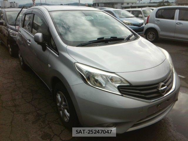 Nissan NOTE 2014-04 8158931-0