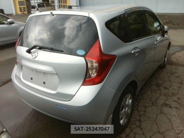 Nissan NOTE 2014-04 8158931-2
