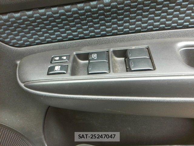 Nissan NOTE 2014-04 8158931-3