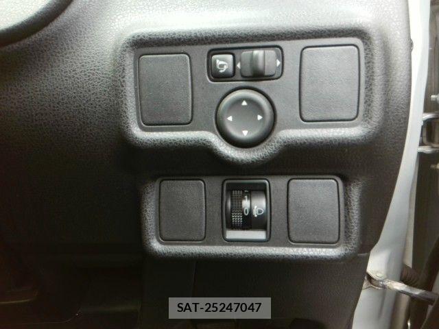 Nissan NOTE 2014-04 8158931-4