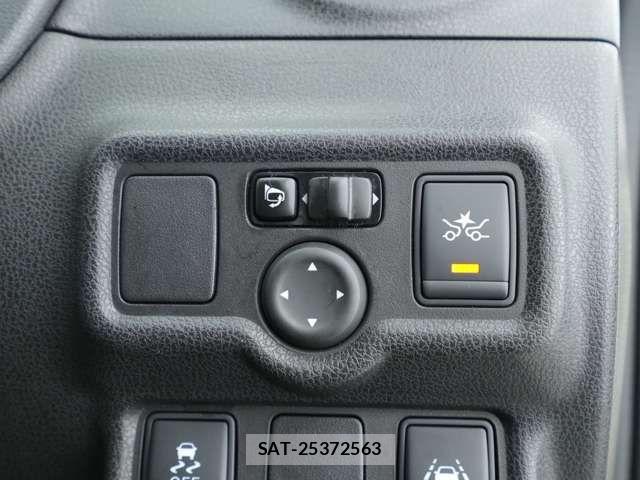 Nissan NOTE 2015-01 8209248-11