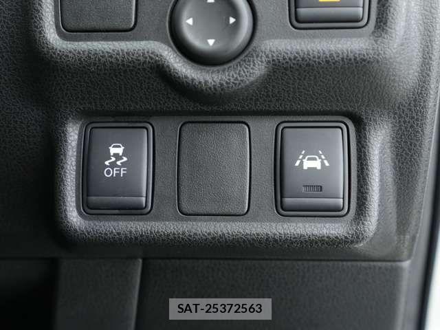 Nissan NOTE 2015-01 8209248-12