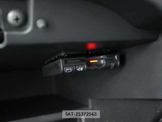 Nissan NOTE 2015-01 8209248-16