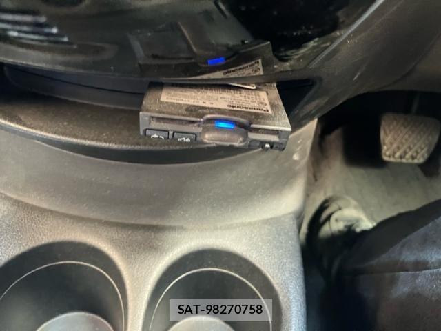 Nissan NOTE 2013-09 8209253-18