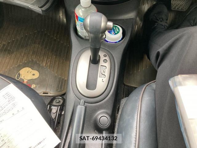 Nissan NOTE 2014-03 8246208-21