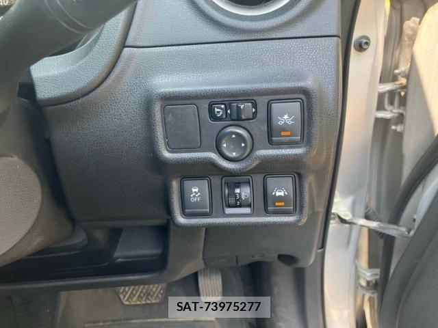 Nissan NOTE 2016-08 8337190-11