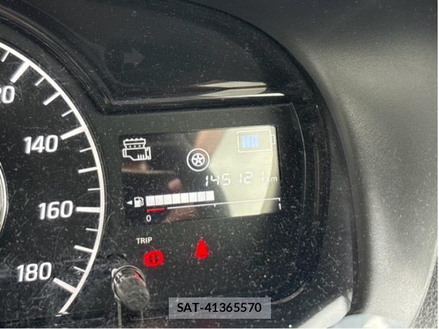 Nissan NOTE 2018-08 8367802-12