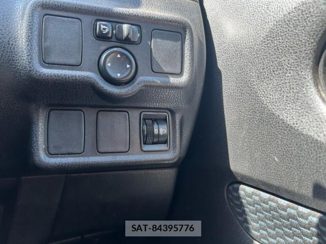Nissan NOTE 2013-03 8371979-16
