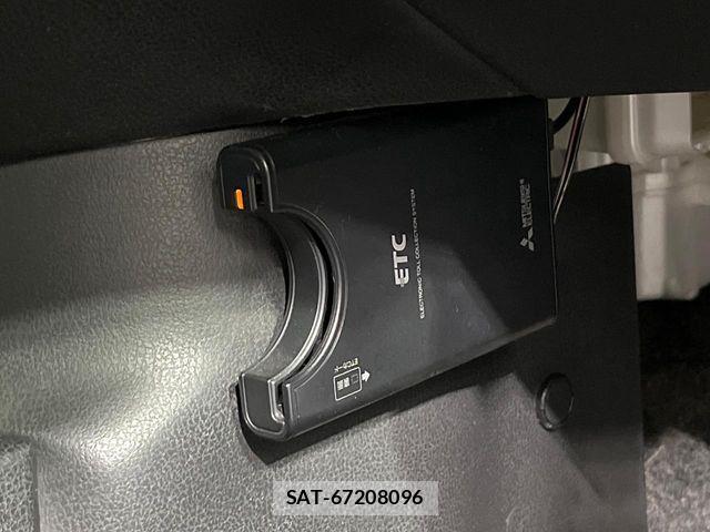 Nissan NOTE 2013-09 8438624-5