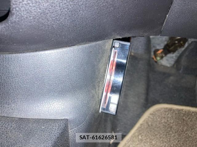 Nissan NOTE 2013-04 8660741-25