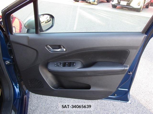 Nissan NOTE 2021-11 8884083-18