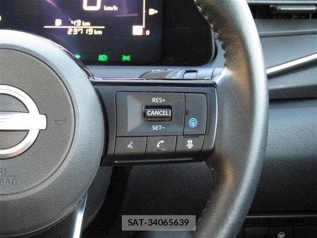 Nissan NOTE 2021-11 8884083-4