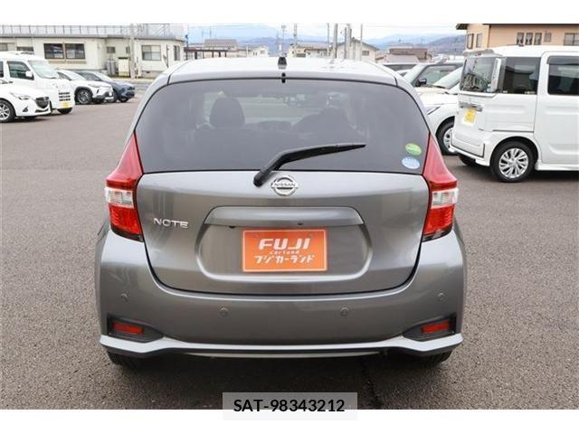 Nissan NOTE 2018-07 6246410-13